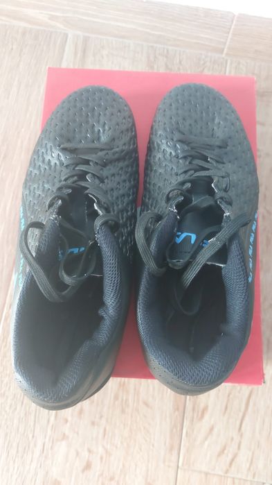 Vând 4 perechi ghete fotbal mărimea 37, puțin folositete