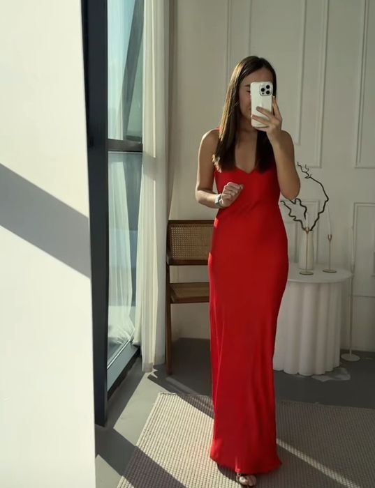 Продаю красивое красное платье