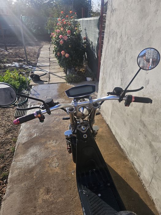 Vând moped 2000 w