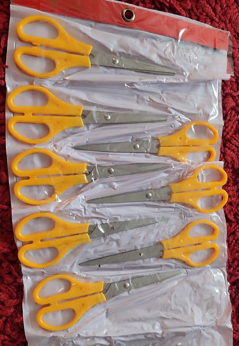 Foarfeci diverse culori