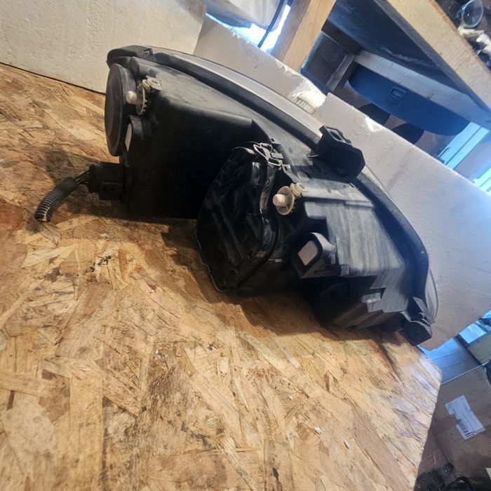 Фарове за Сеат Леон.