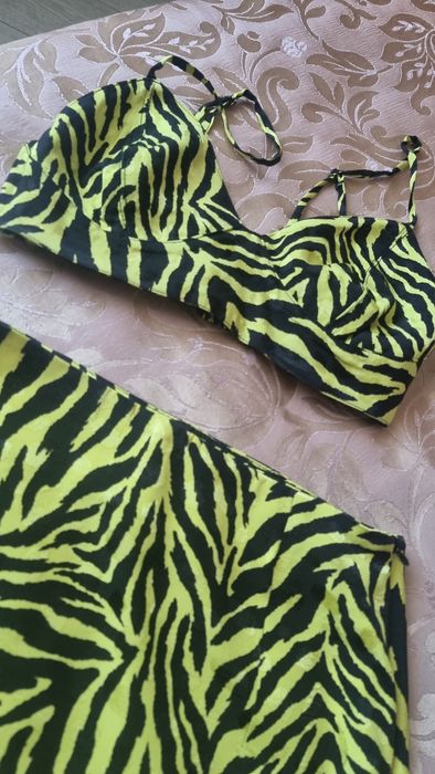 Продам стильный костюм