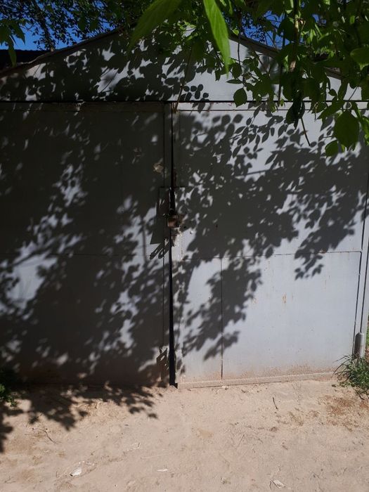 Mustahkam garaj sotiladi