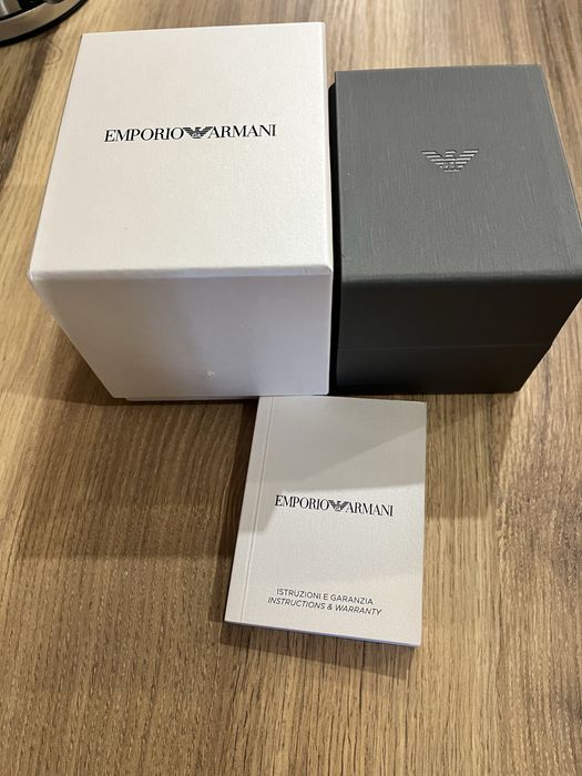 Елегантен часовник Emporio Armani в отлично състояние!!!