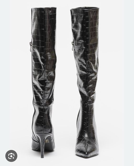 Високи ботуши на ток