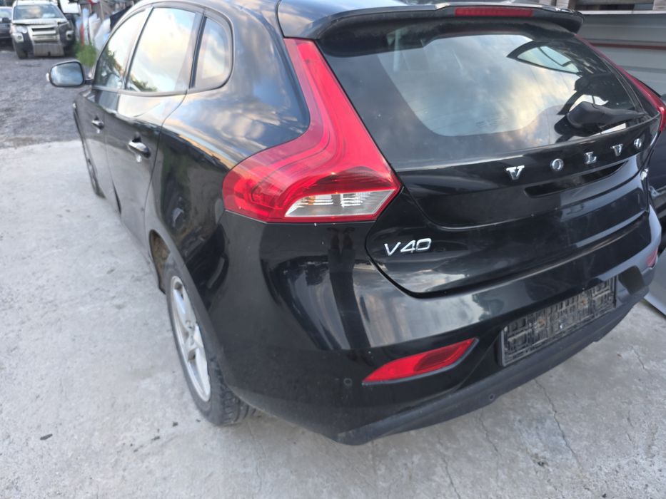 Dezmembrez Volvo V40 d4204t8