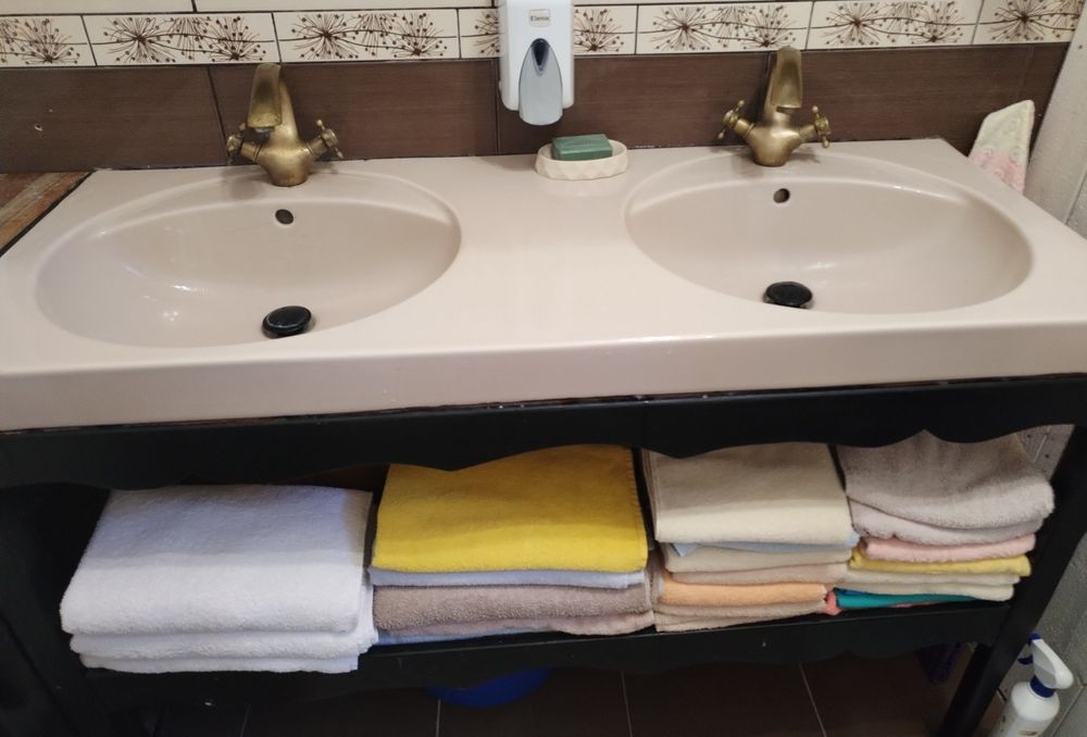 Chiuvetă dubla baie cu baterii  incluse!