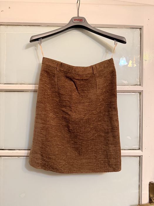 Fusta maro cu crapatura