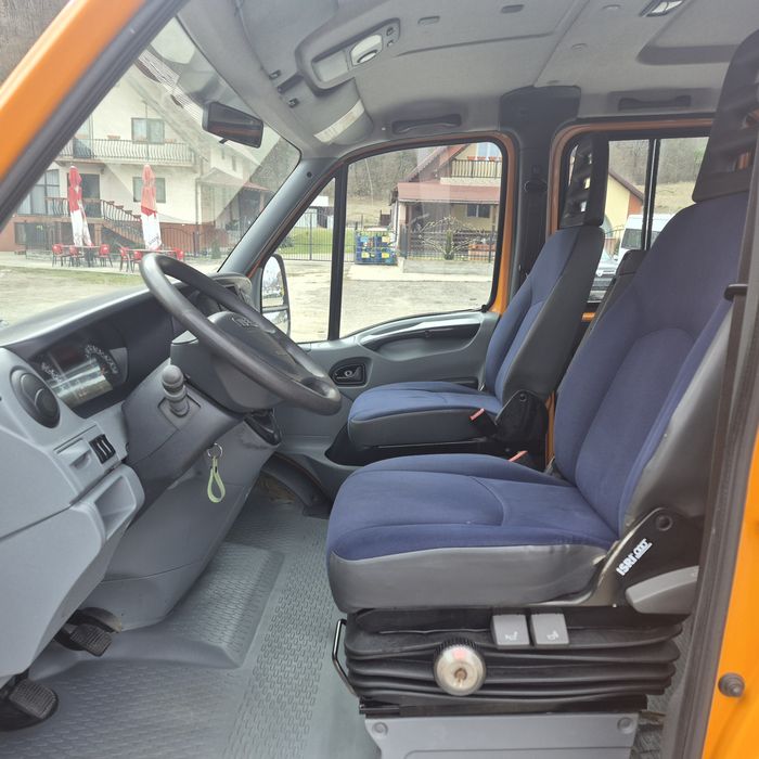 Vand iveco  daily 2.3 tdi 6 locuri klima.too