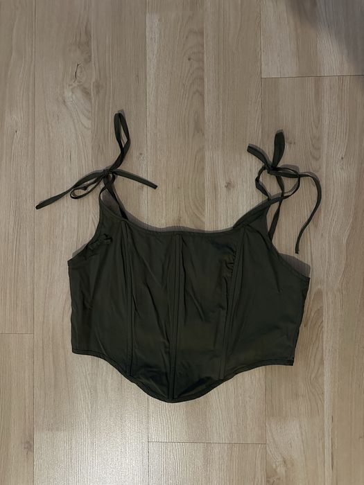 Топове тип корсет