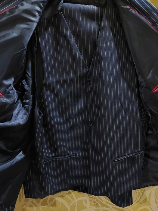 Продам костюм тройка