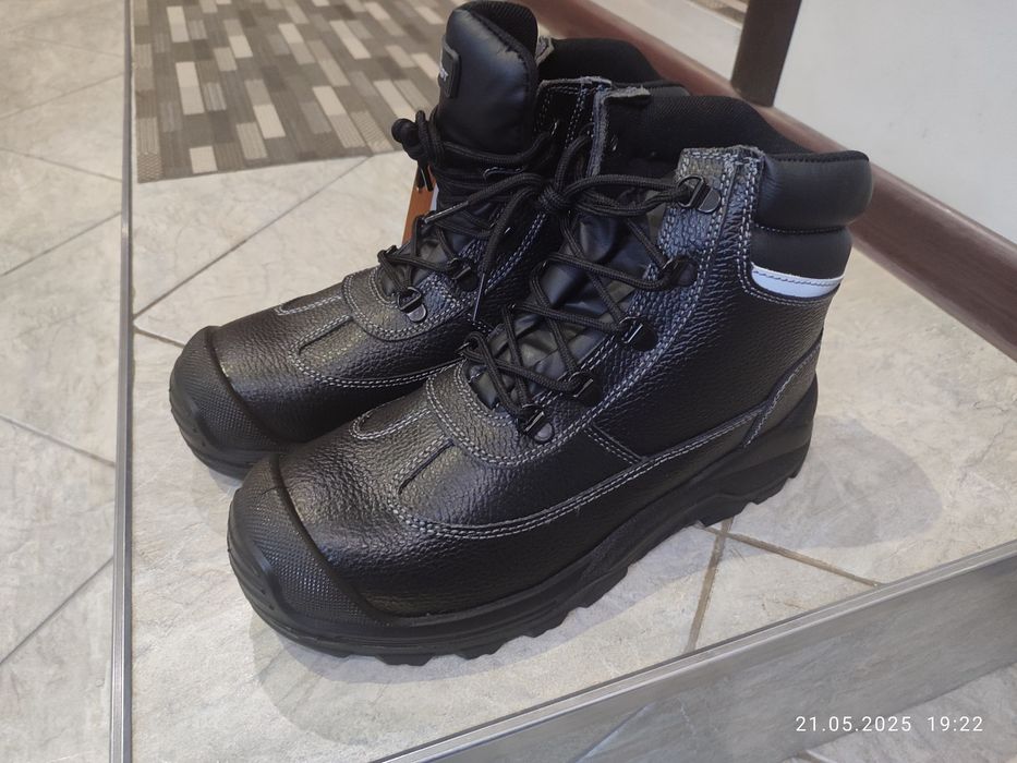Продам рабочие спец ботинки