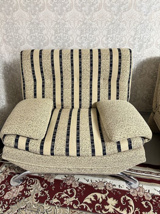 Продам диван в отличном состояний