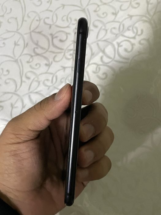 Продам iPhone SE 2020/айфон се 2020