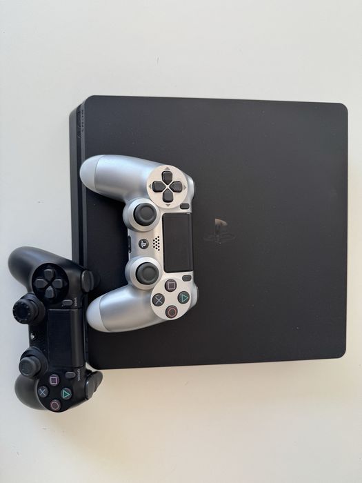 Playstation 4 1TB+2 оригинални джойстика
