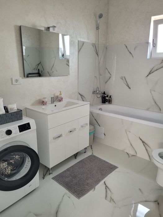 Persoana fizica închiriez apartament 3 camere