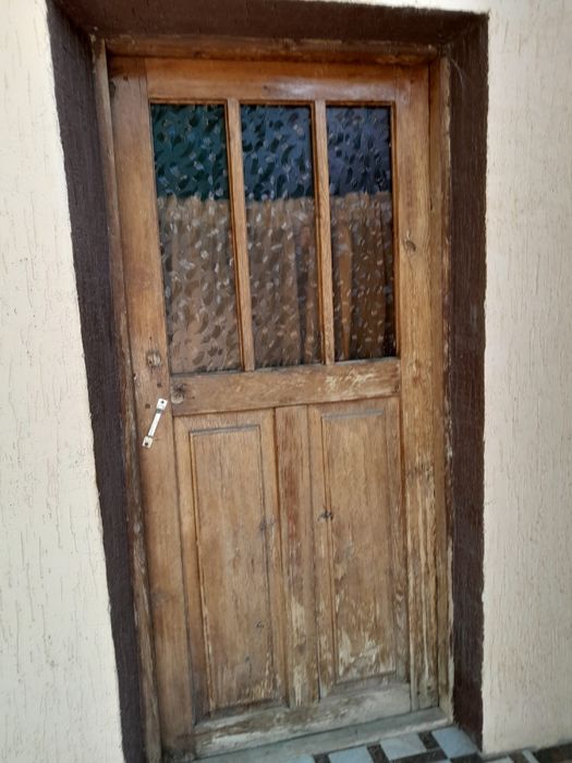 Tahta eshik deraza
