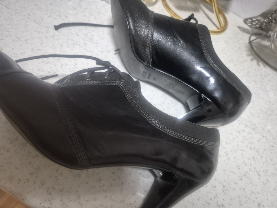 Кроссовки новые модные