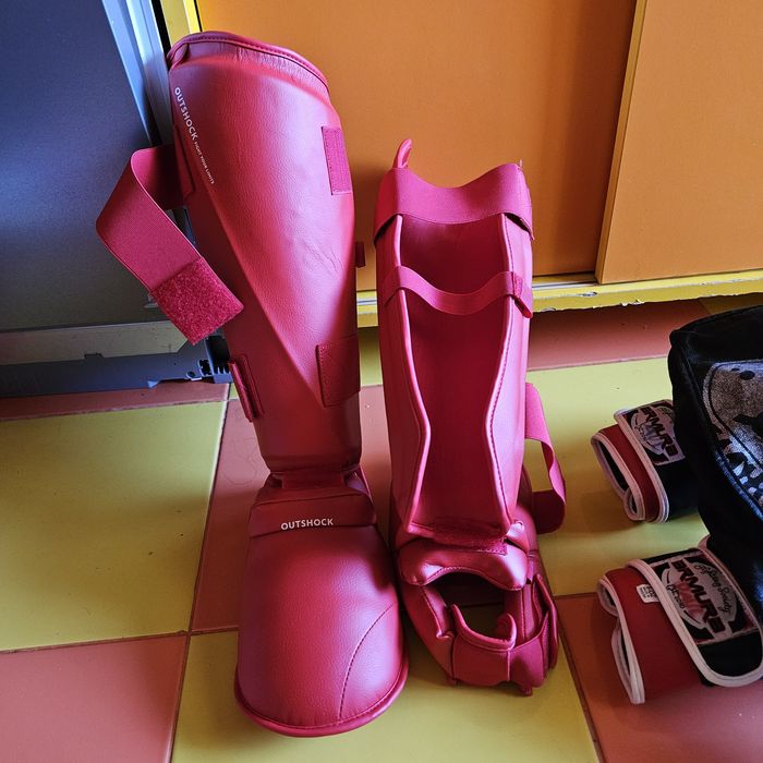 Tibiere si mănuși karate