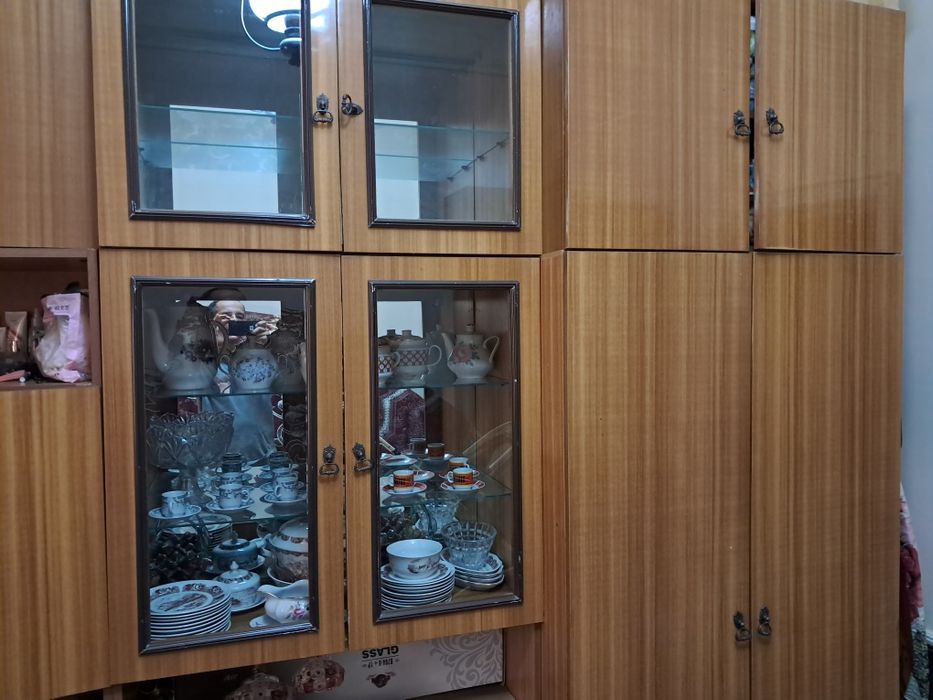 Продается стенка фабричная,лакирированная,ширина 5 метров