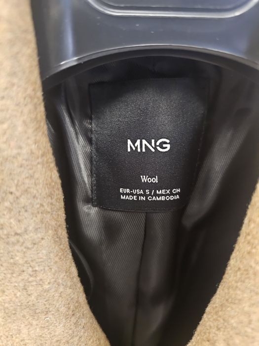 Зимно палто Mango - 42% вълна