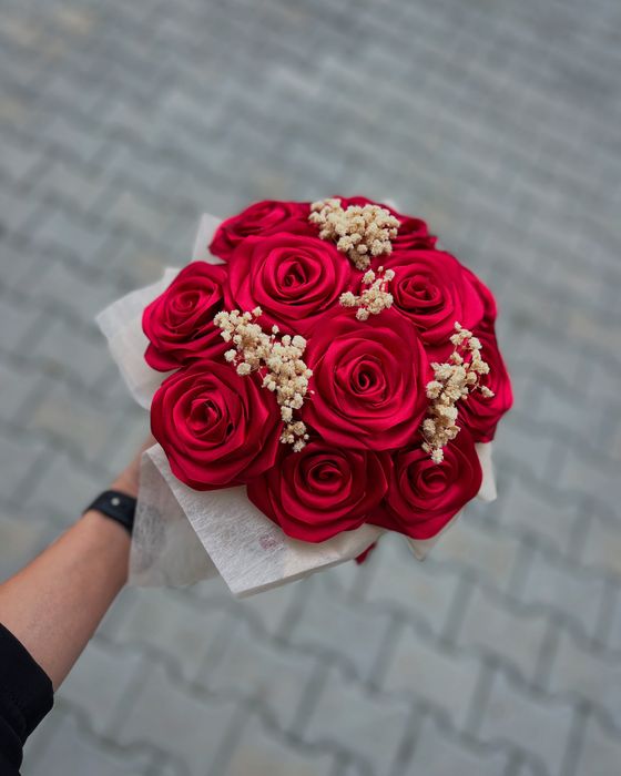 Букети от сатенени рози