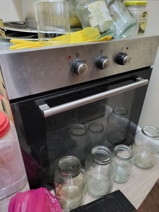 Духовая печь хоромем состоянии