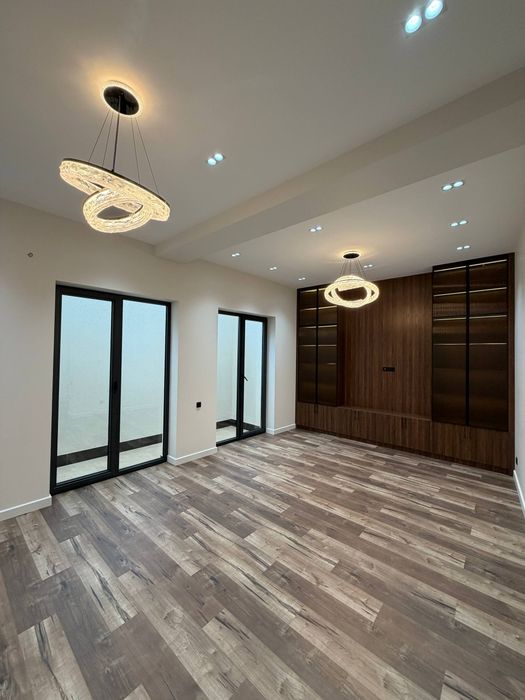 Продается дом 6 комнат, ориентир: ул. Циалковского, 480м²