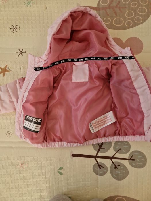 Яке за момиче Nike