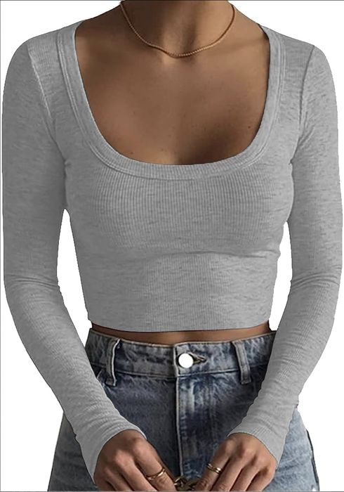 Светло-серый укороченный топ