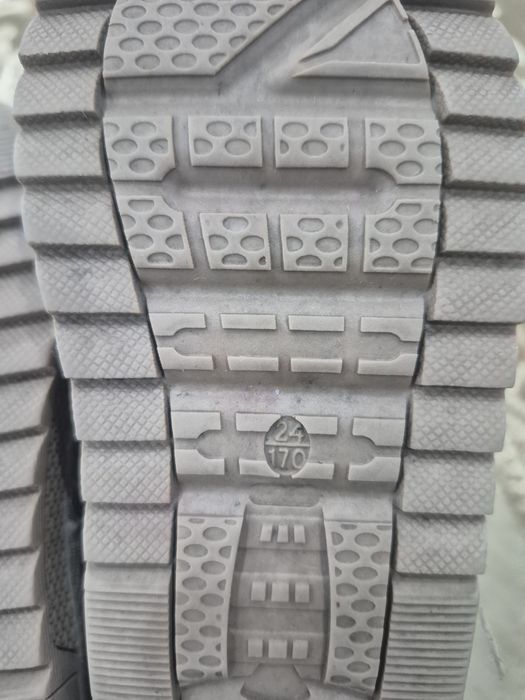 Продам детские  угги