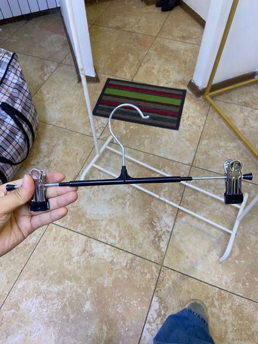 Продам вешалки для одежды