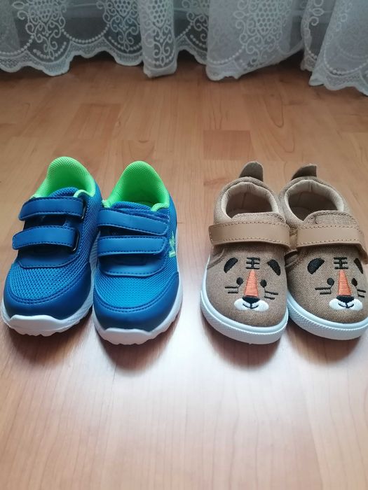 Papuci băiețel 50 lei ambele perechi