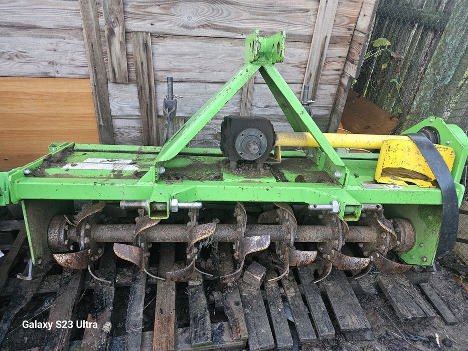 De vânzare ,freză 7 000 lei ,plug 2000 lei ,bazin stropit 2500 lei,prășitoare,+(bilonat)1500 lei prețurile sunt ușor neg la unele utilaje