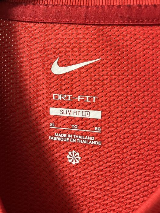 Tricou Nike roșu și albastru sport