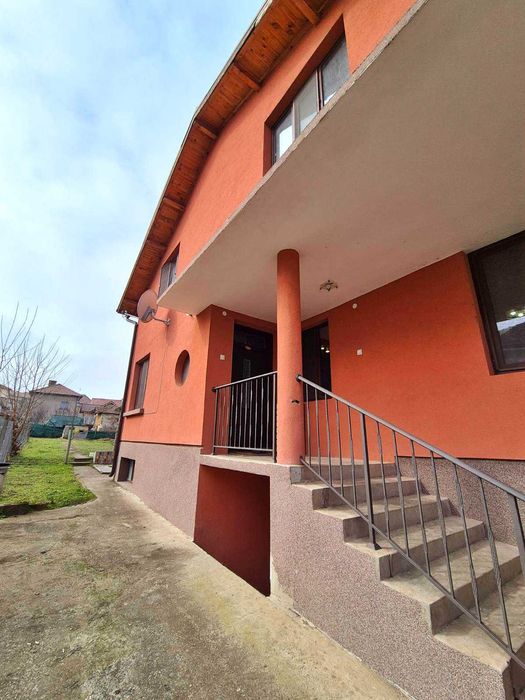 Дом готов за нанасяне в центъра на Бяла Слатина .