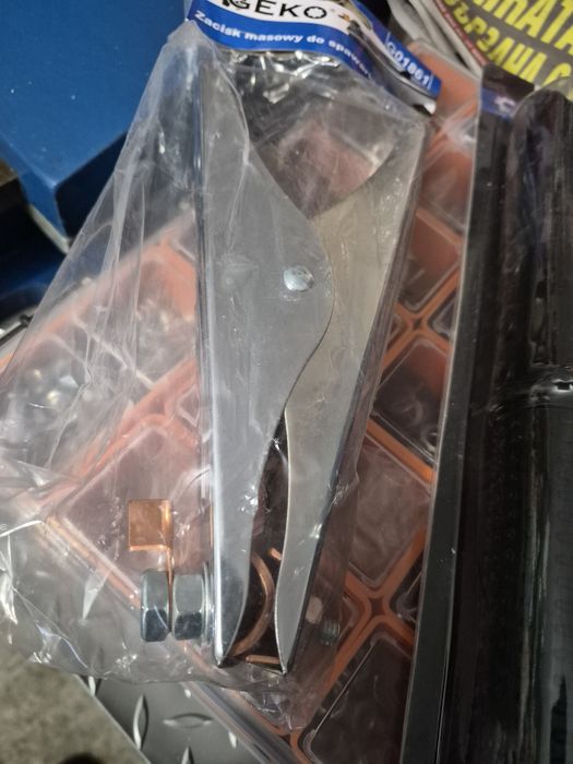 Ръкохватка и щипка за електрожен.