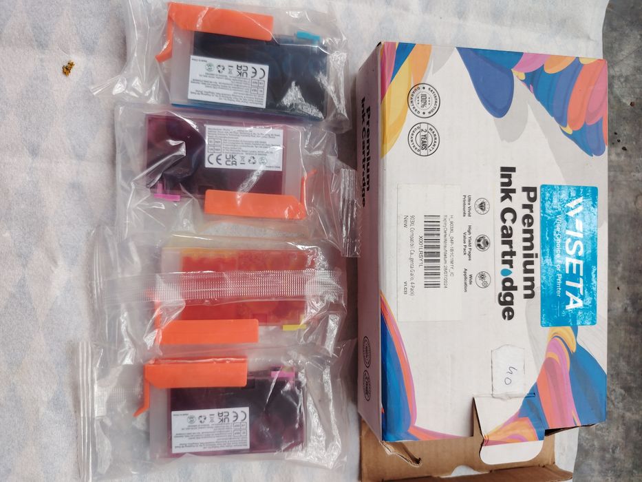 Cartușe vând la grămadă mai multe cartuse