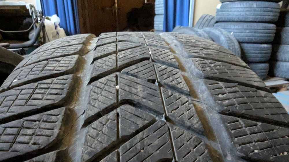 Гуми Pirelli 255 45 20 зимни 4бр