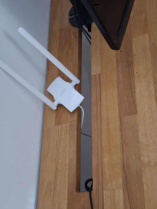 Birou din lemn cu picioare de metal