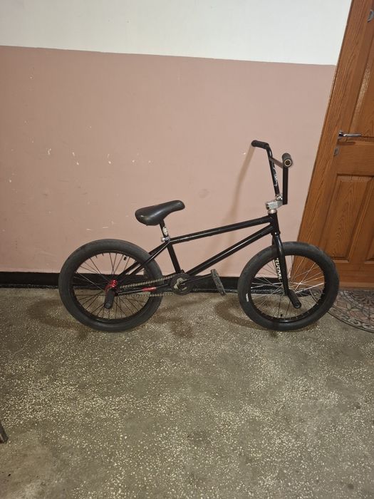 Se vinde bmx custom
