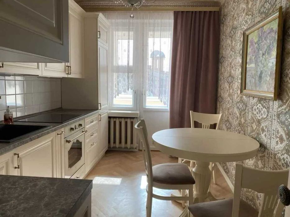 Дава се под наем Двустаен апартамент в София, Център - 65 кв.м за 408 € - Снимка #1