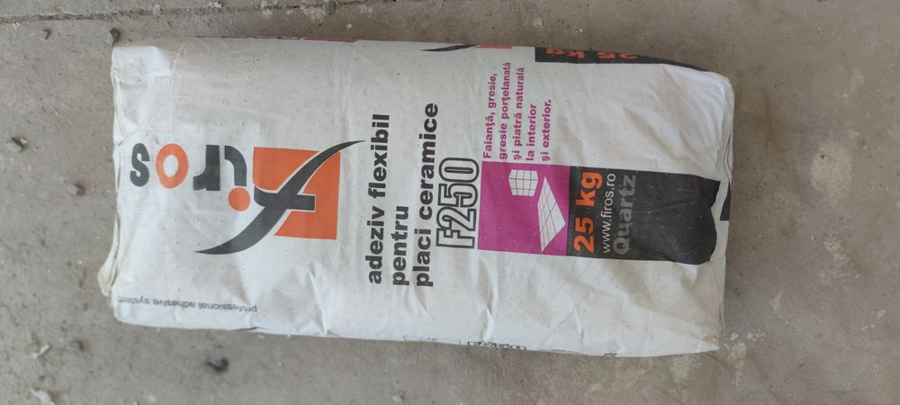 Adeziv pentru gresie și faianță.