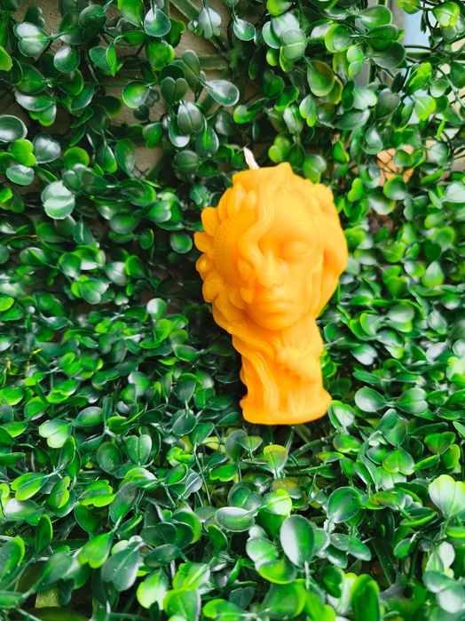 8-ми март: Ръчно изработени свещи от 100% натурален пчелен восък