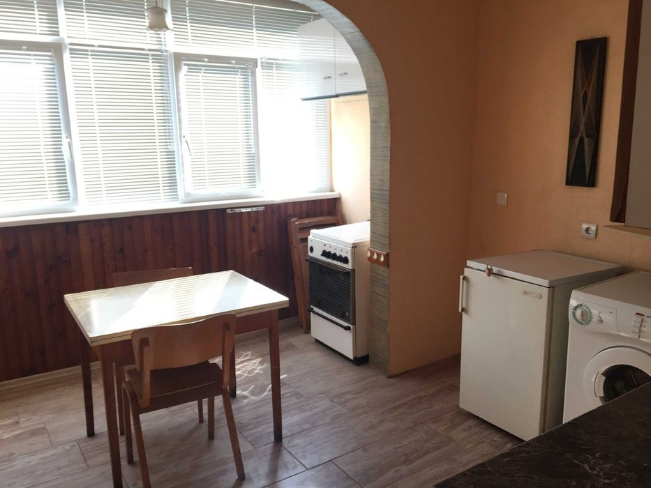 Продава се Двустаен апартамент в Плевен, Идеален център - 44 кв.м за 1403 €/кв.м - Снимка #2