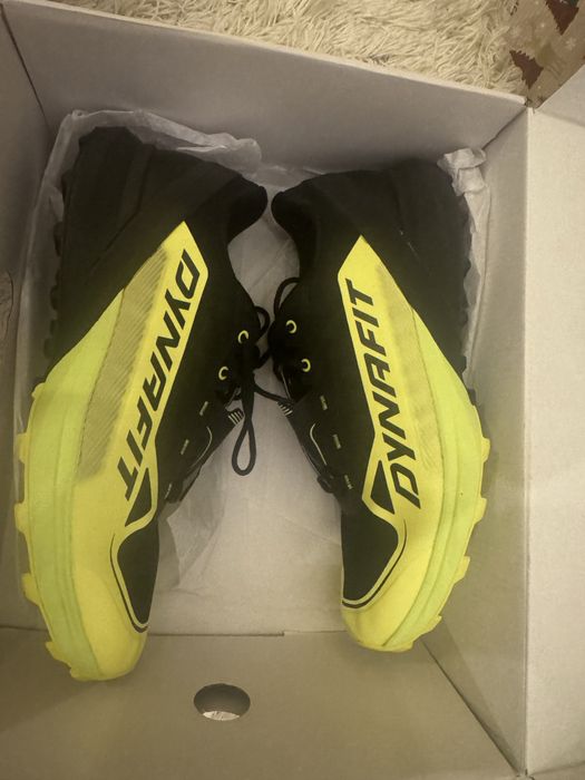 Продавам чисто НОВИ обувки за бягане!