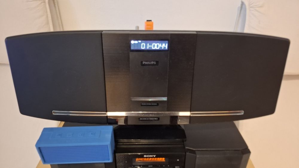 Boxa portabila combina audio muzicala microsistem.