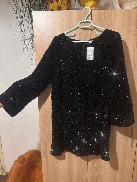 Рокля на паети.        .