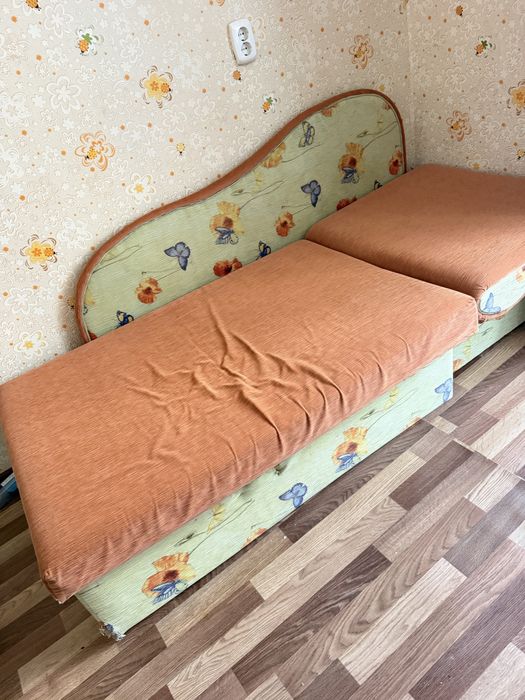 Диван в хорошем состоянии