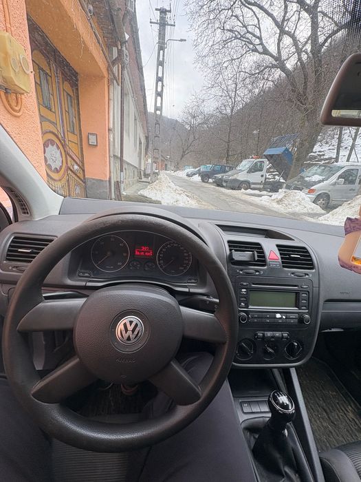 Vând golf 5  în perfectă stare de funcționare